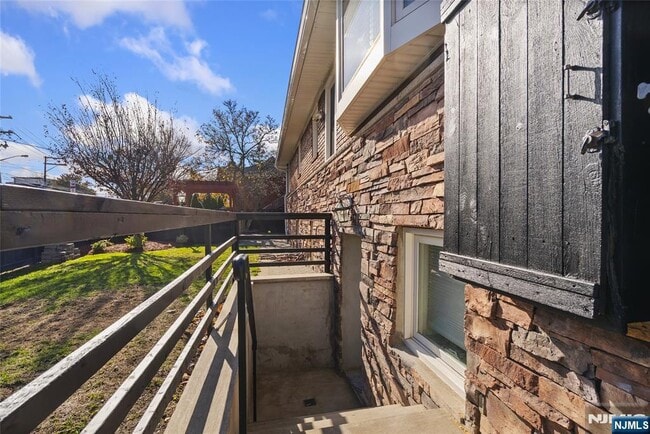 Building Photo - 202 Knox Ave