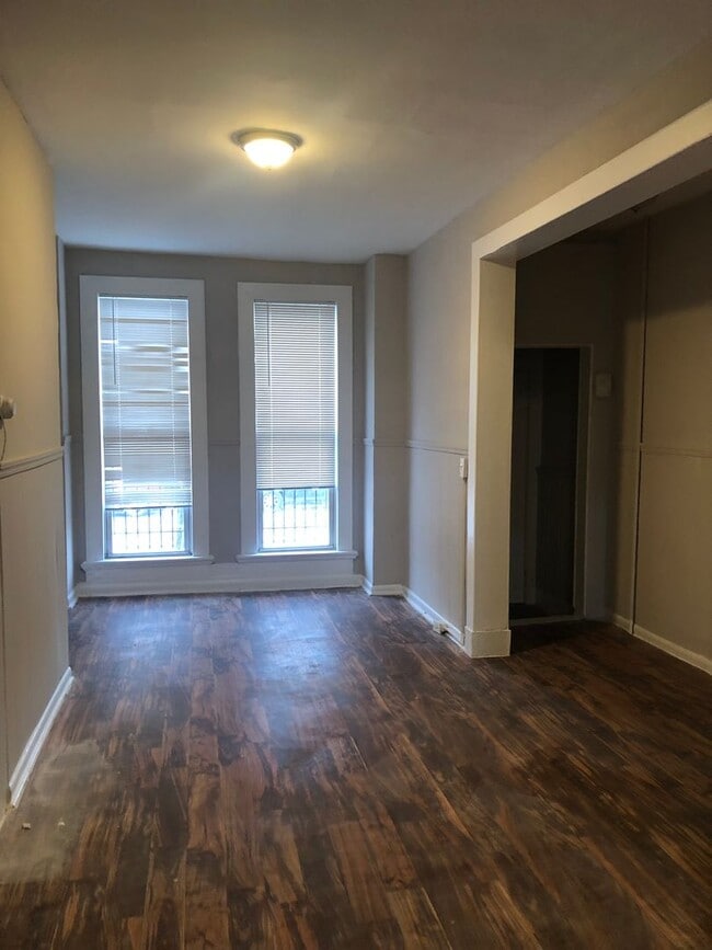 Building Photo - 2 Bedroom 1 Bath with Den Townhouse in Baltimore City
