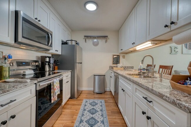 Building Photo - 308 Carlton Ln