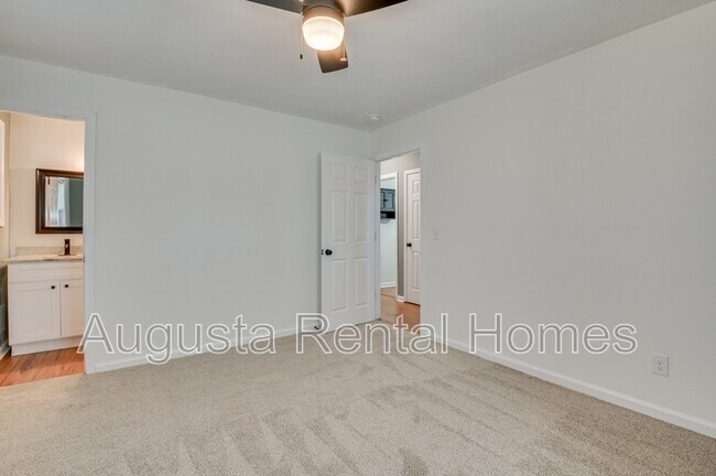 Building Photo - 2312 Mura Dr