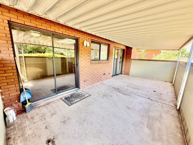 Building Photo - 840 S 400 E