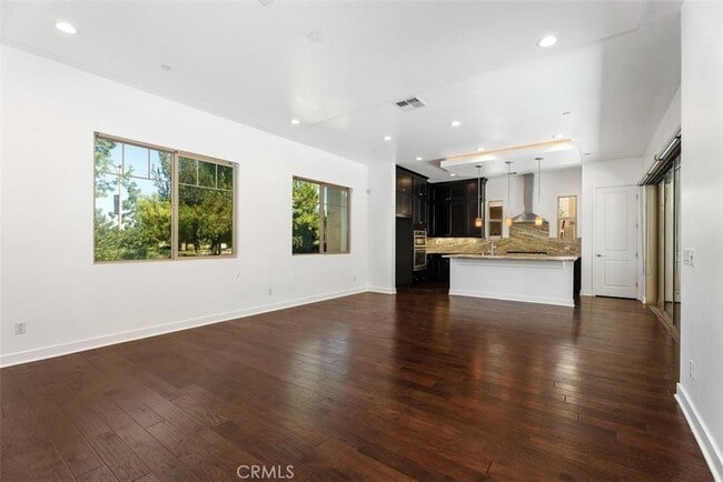 Building Photo - 123 Interval