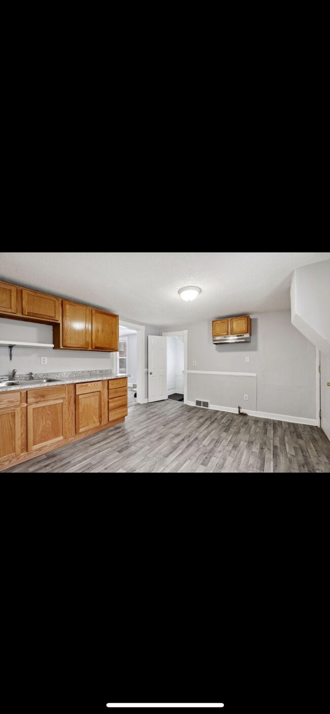 Building Photo - 1060 Arcade St