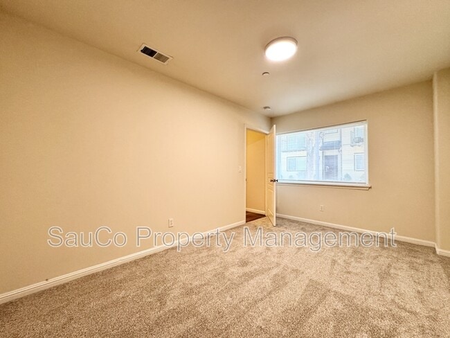 Building Photo - 2858 SW Tranquility Terrace