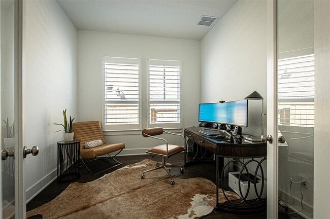 Building Photo - 215 Milam Crk Dr