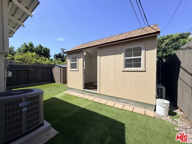 Building Photo - 1351 N McCadden Pl