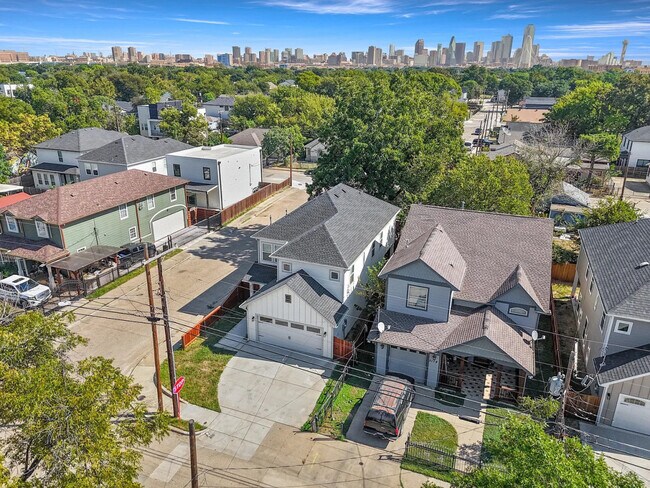 Building Photo - 3122 Chihuahua Ave