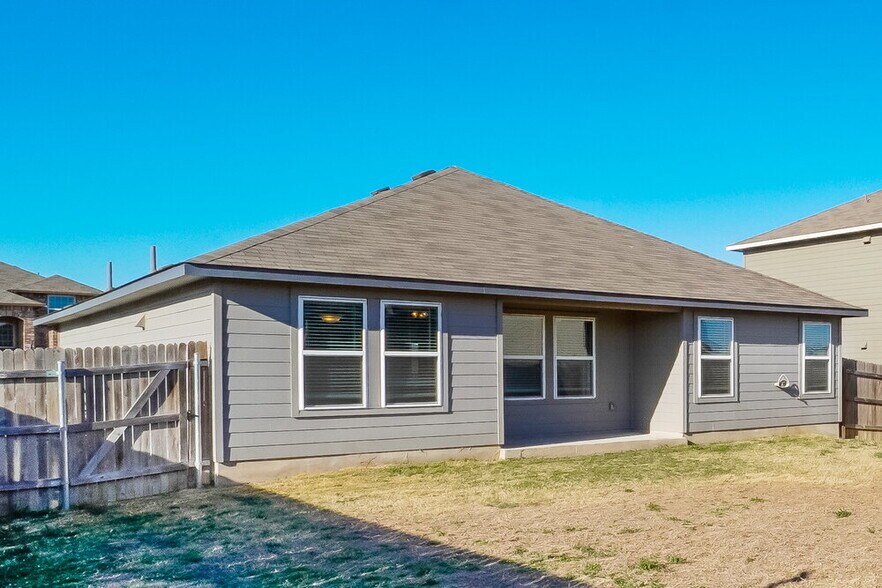 Building Photo - 1545 Birmingham Dr