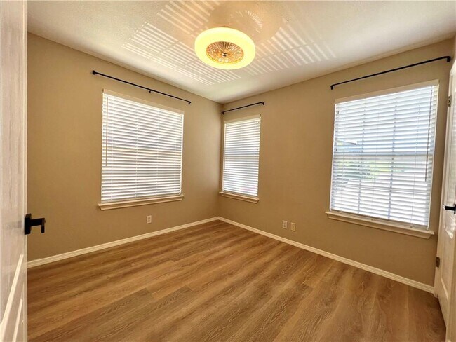 Building Photo - 8603 Bobcat Dr