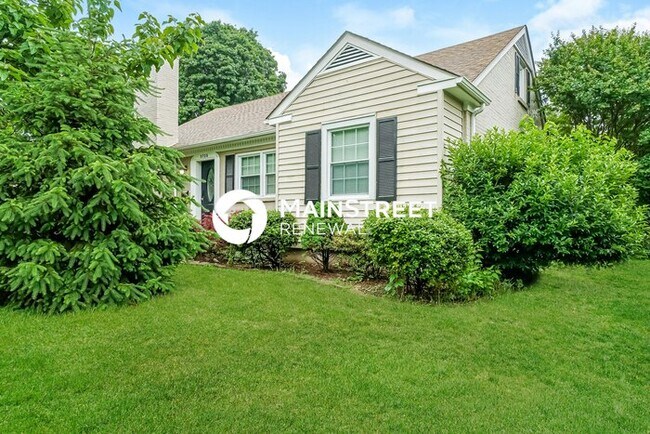 Building Photo - 3 Bedroom Pet-Friendly Home in Louisville, KY with Main Street Renewal