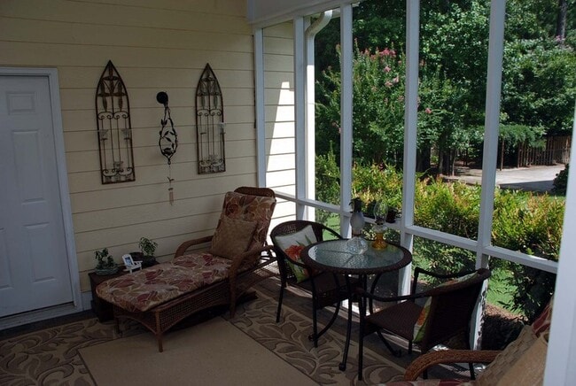 Building Photo - 125 Denham Square