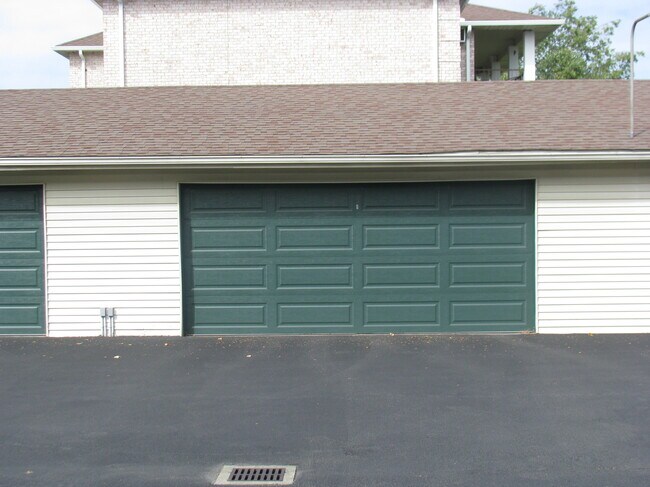 Building Photo - 7404 Eisenhower Dr