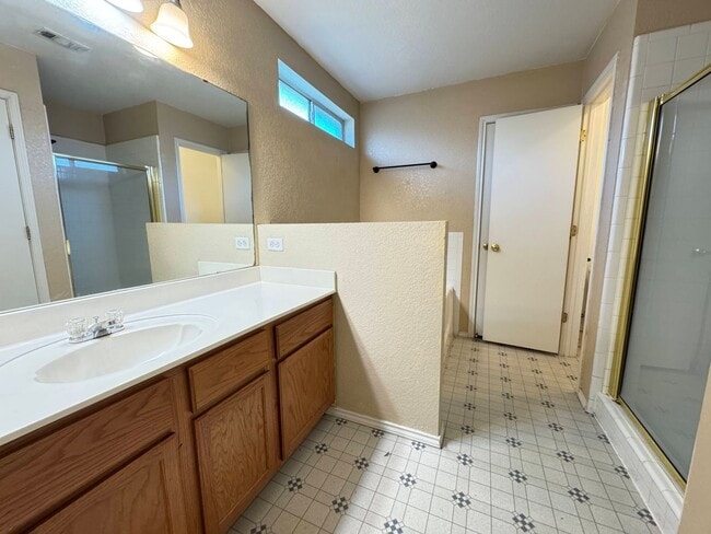 Building Photo - 5104 Bridle Dr