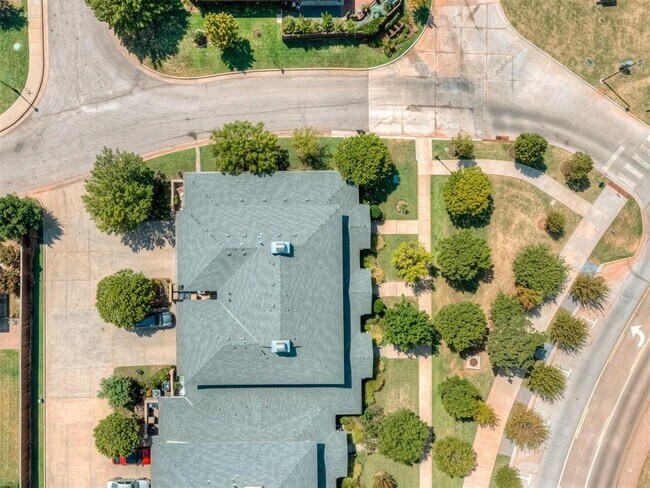 Building Photo - 2224 Kavanaugh Blvd