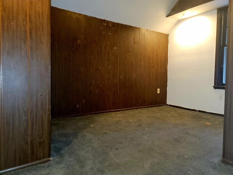 Building Photo - 1209 8th St SE