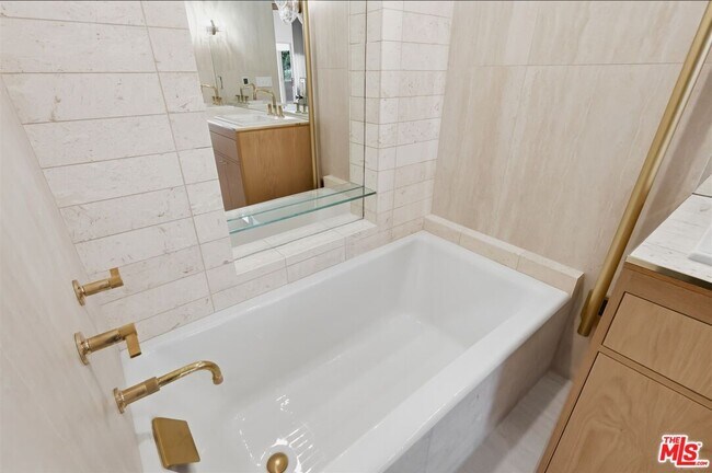 Building Photo - 444 S Windsor Blvd