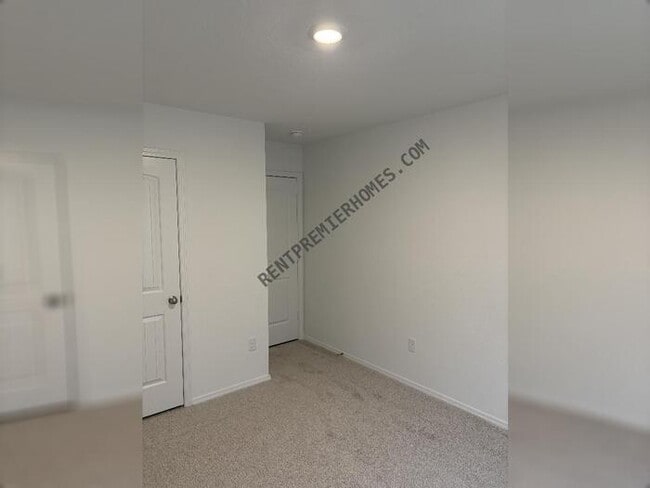 Building Photo - 43 Remington Ln