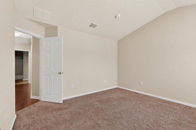 Building Photo - 18401 Friendship Hill Dr