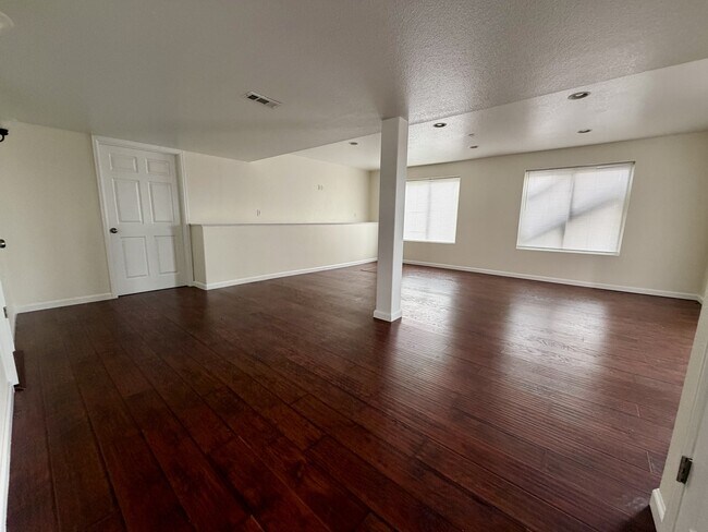 Building Photo - 653 Millet Cir