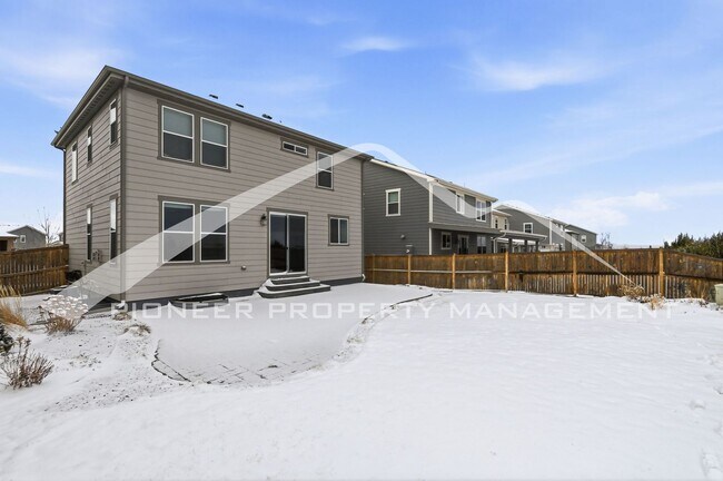 Building Photo - Gorgeous Home with Washer/Dryer and 2-Car Garage