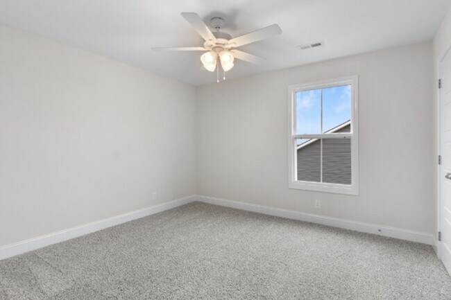 Building Photo - Beautiful Single Family Home