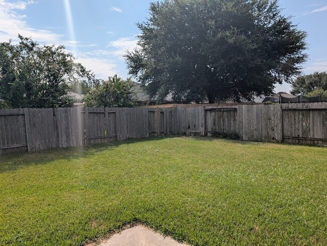 Building Photo - 21383 Village Crossing Ln