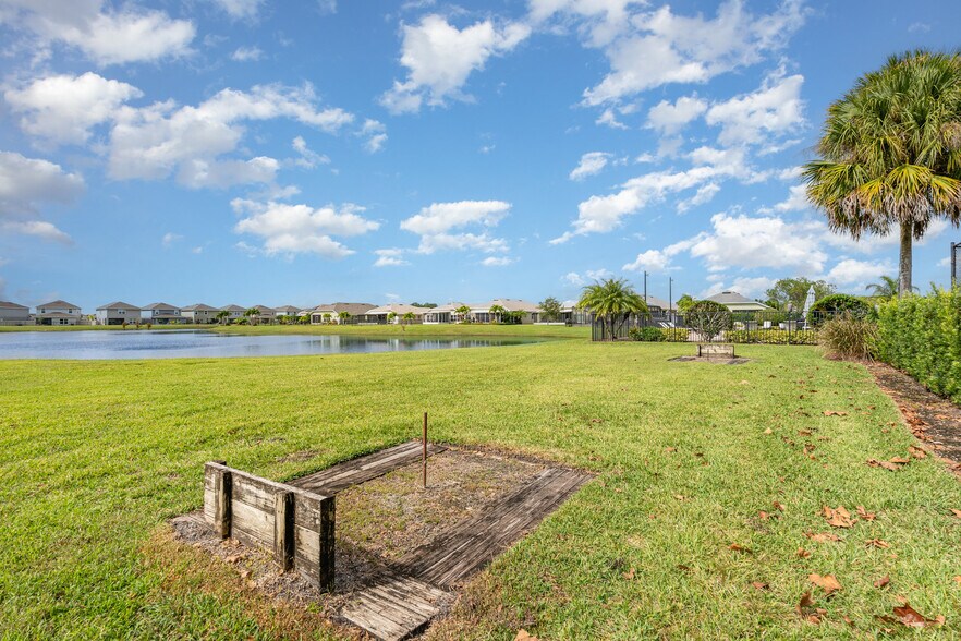 Horse shoes - 1322 Dittmer Cir SE