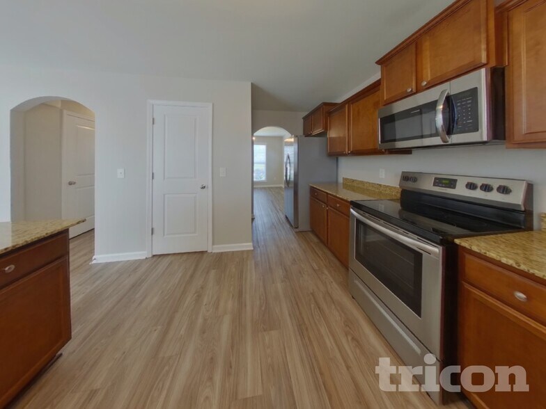 Building Photo - 831 Dovefield Ln