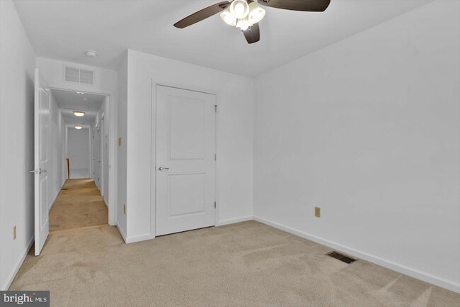 Building Photo - 7 Rowand Way E