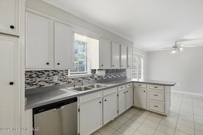 Building Photo - 131 Cypress Dr