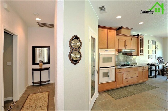 Building Photo - 14270 Quail Springs Rd