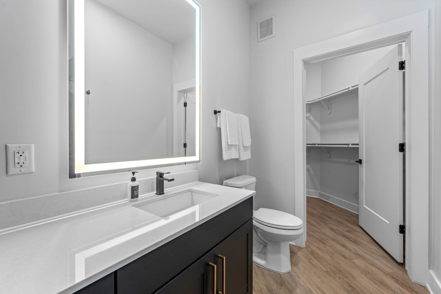 Building Photo - 3302 W Gray St