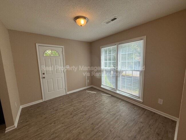 Building Photo - 4005 Sassafras Ct