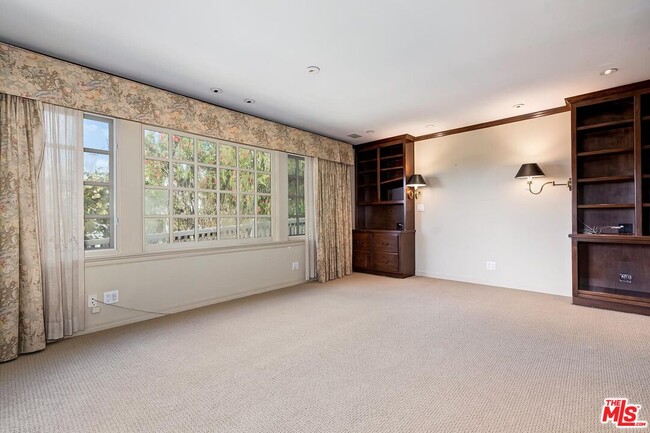 Building Photo - 201 Tavistock Ave