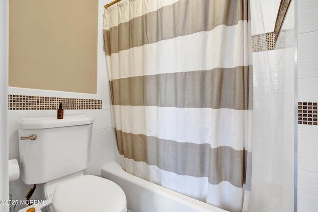 Building Photo - 206 N Lagoon Rd