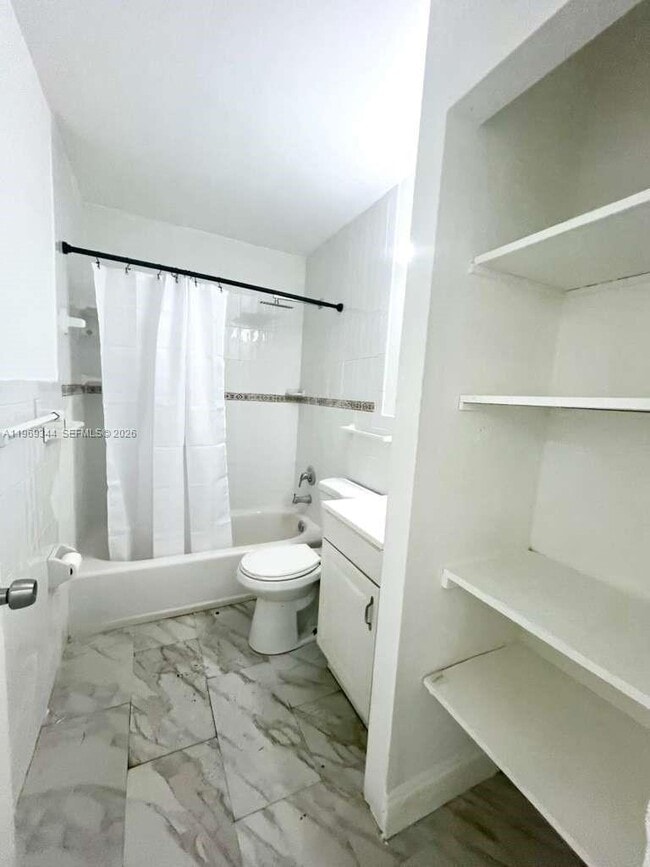 Building Photo - 4924 SW 44th Ave