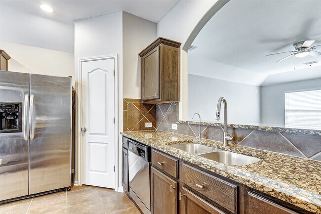 Building Photo - 12943 Pecan Shores Dr
