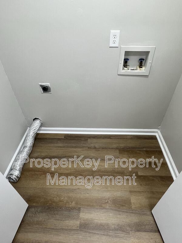 Building Photo - 5766 Spanish Oak Dr