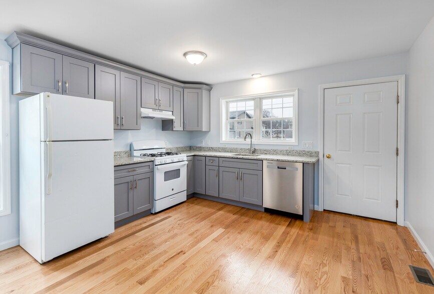 Primary Photo - 45 Harvard St