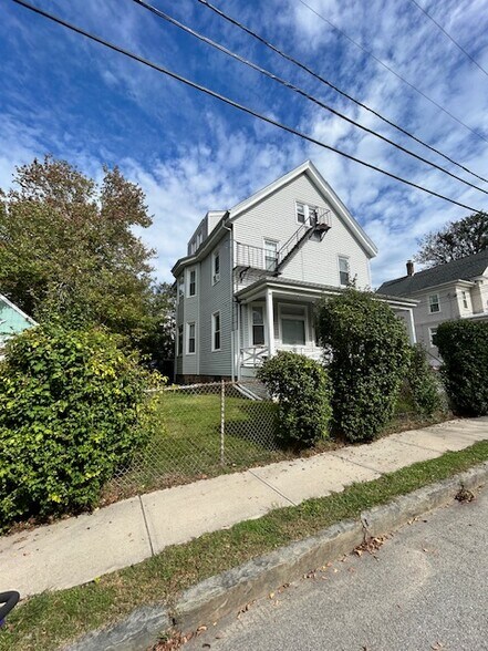 Fenced-In Yard - 34 Channing St