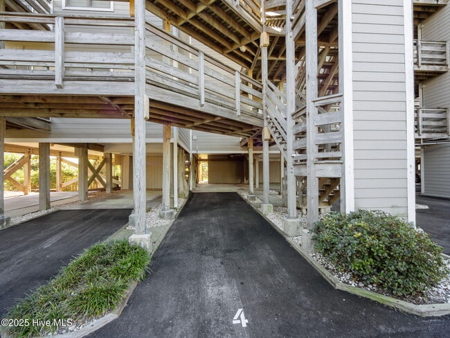Building Photo - 525 Salter Path Rd