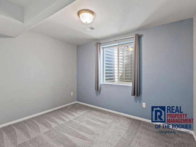 Building Photo - Beautiful, Well-Maintained Ranch Home in S...
