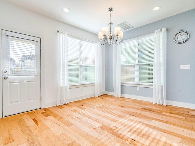 Building Photo - 2215 Capulet St