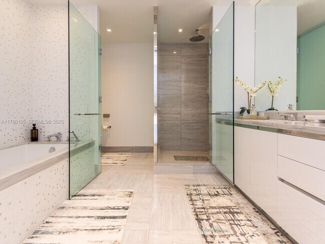 Building Photo - 16901 Collins Ave