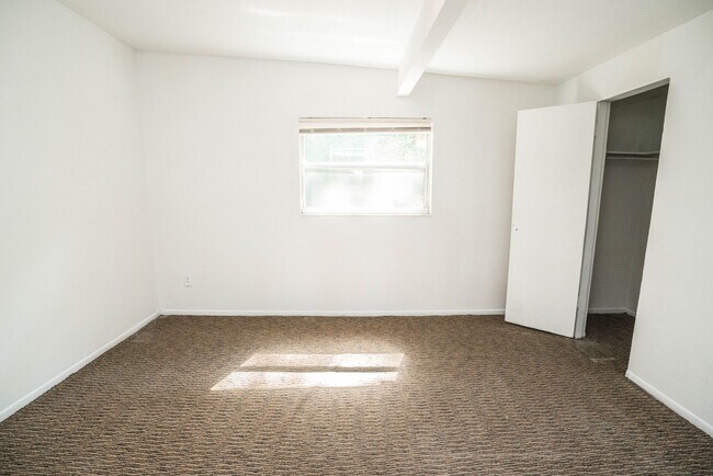 Building Photo - 8707 N Mandarine Pl