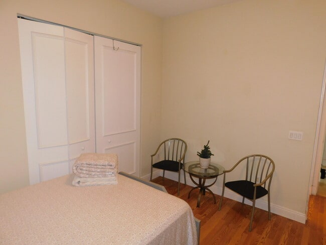 Building Photo - 2613 Treanor Terrace