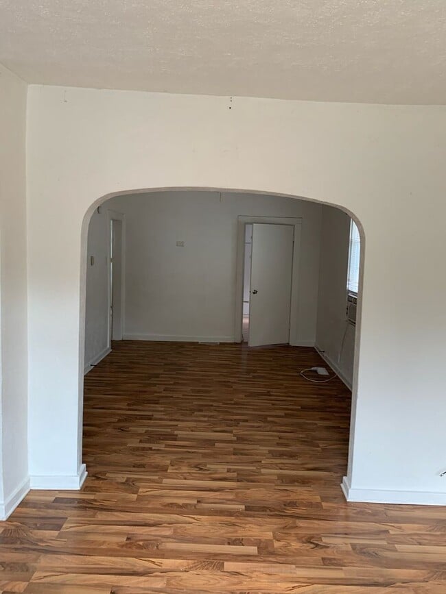 Building Photo - 3 or 4 bedroom (3 bedrooms+ bonus room) House in Rum Village