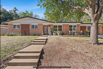 Building Photo - 2316 Hermanson Dr
