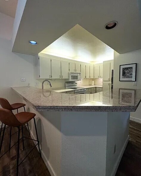 Building Photo - 5064 Foothills Dr