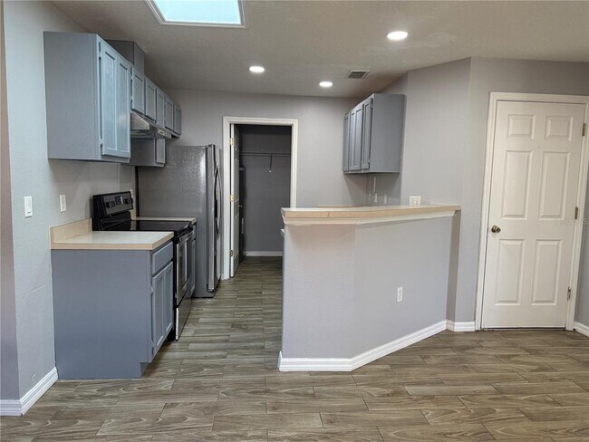 Building Photo - 2109 Albion Ave